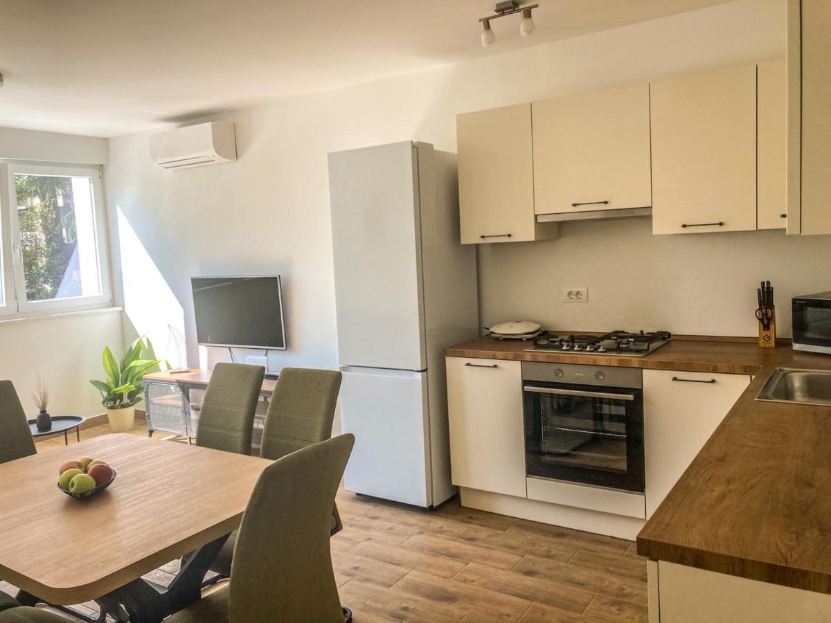 Apartment Mare Pula Exterior photo